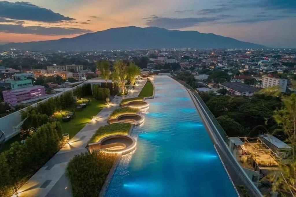 Modern Style Room With Sky Pool 古城边天际泳池公寓 Chiang Mai Eksteriør bilde