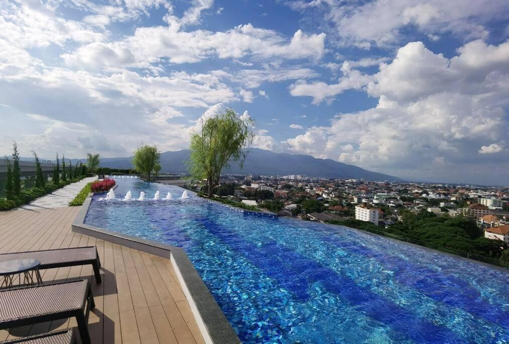 Modern Style Room With Sky Pool 古城边天际泳池公寓 Chiang Mai Eksteriør bilde