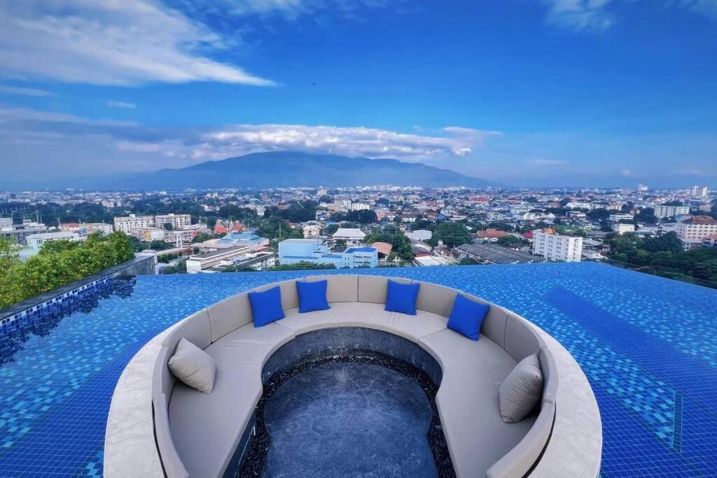 Modern Style Room With Sky Pool 古城边天际泳池公寓 Chiang Mai Eksteriør bilde