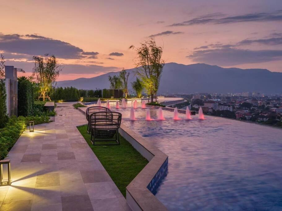 Modern Style Room With Sky Pool 古城边天际泳池公寓 Chiang Mai Eksteriør bilde