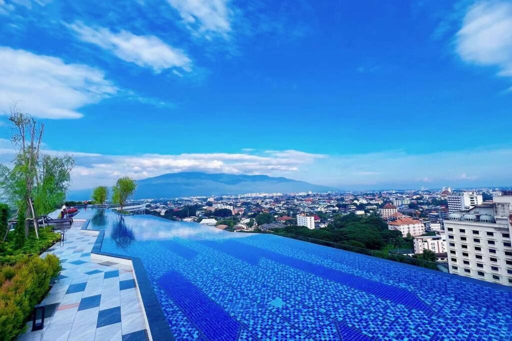 Modern Style Room With Sky Pool 古城边天际泳池公寓 Chiang Mai Eksteriør bilde