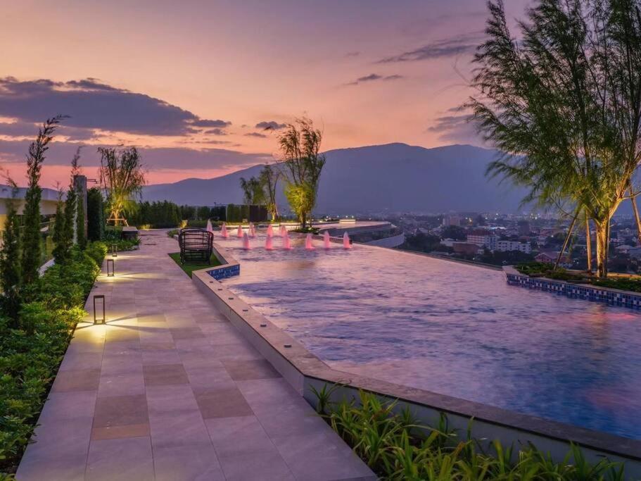 Modern Style Room With Sky Pool 古城边天际泳池公寓 Chiang Mai Eksteriør bilde