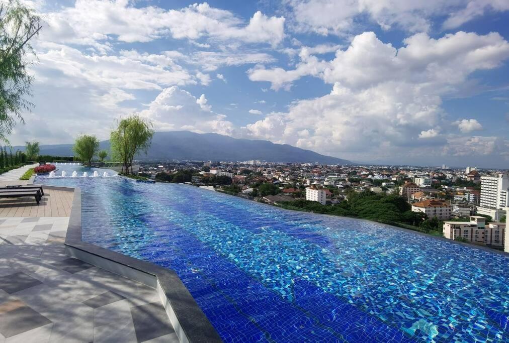 Modern Style Room With Sky Pool 古城边天际泳池公寓 Chiang Mai Eksteriør bilde
