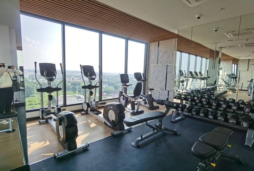Modern Style Room With Sky Pool 古城边天际泳池公寓 Chiang Mai Eksteriør bilde