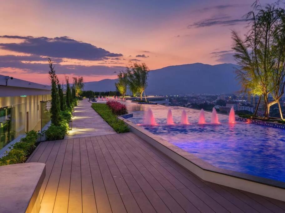 Modern Style Room With Sky Pool 古城边天际泳池公寓 Chiang Mai Eksteriør bilde