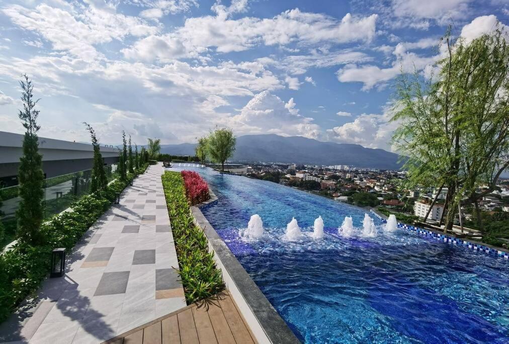 Modern Style Room With Sky Pool 古城边天际泳池公寓 Chiang Mai Eksteriør bilde