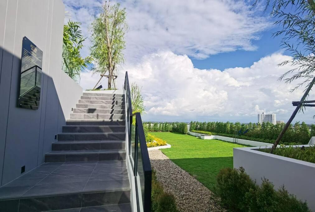 Modern Style Room With Sky Pool 古城边天际泳池公寓 Chiang Mai Eksteriør bilde
