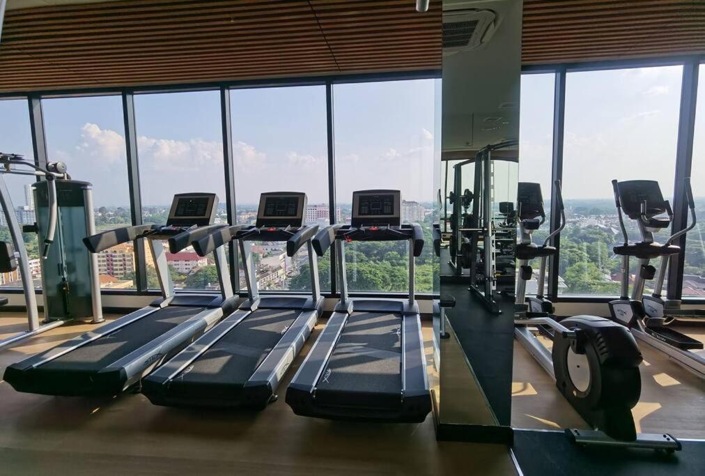 Modern Style Room With Sky Pool 古城边天际泳池公寓 Chiang Mai Eksteriør bilde