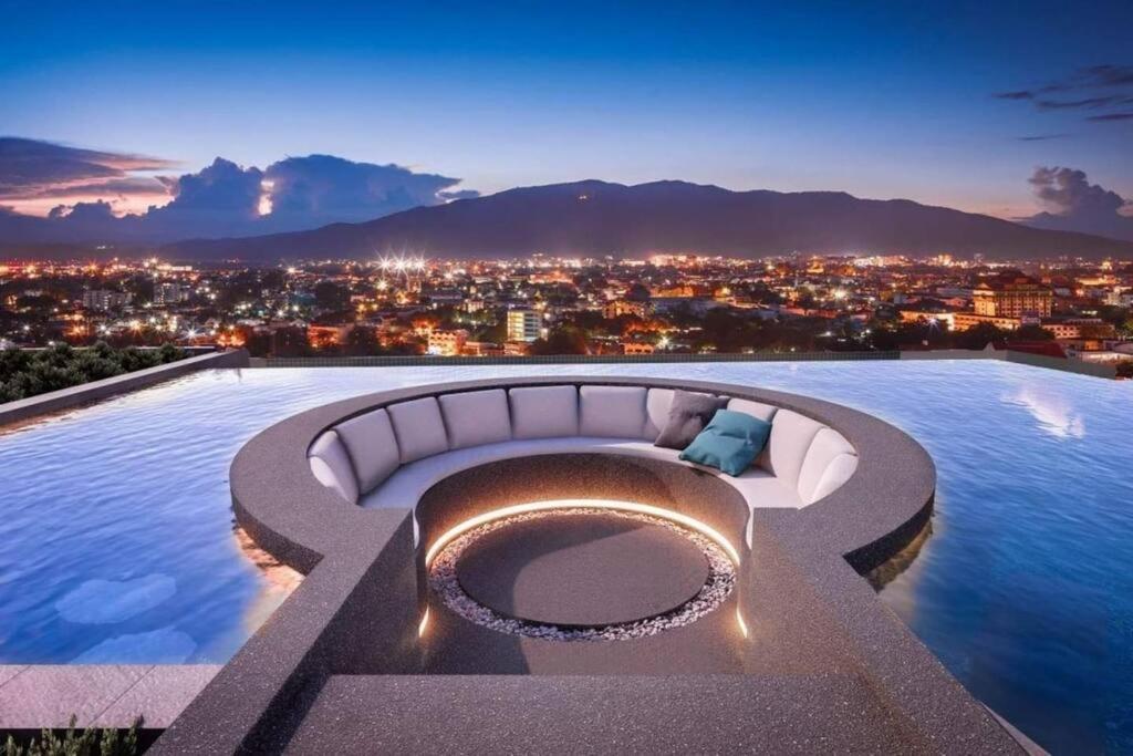 Modern Style Room With Sky Pool 古城边天际泳池公寓 Chiang Mai Eksteriør bilde