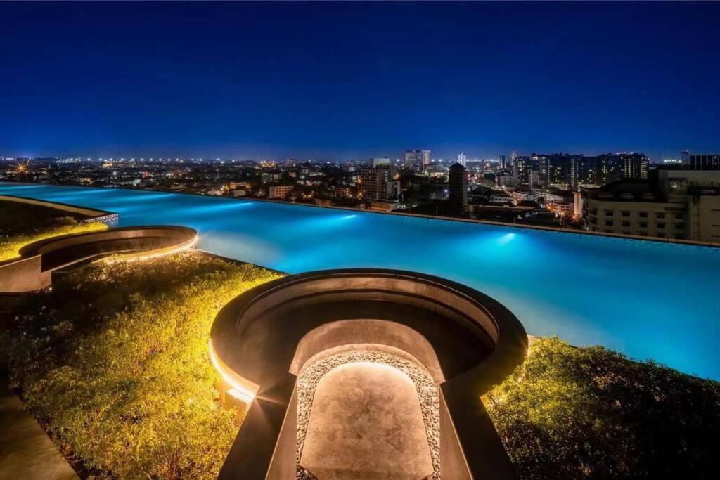Modern Style Room With Sky Pool 古城边天际泳池公寓 Chiang Mai Eksteriør bilde
